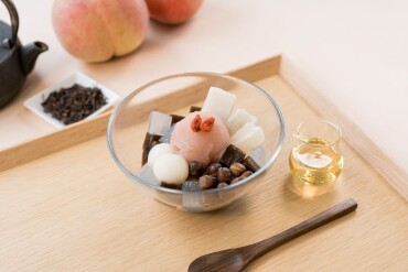 ✨8月-9月限定✨桃とほうじ茶のあんみつ🍑🍵